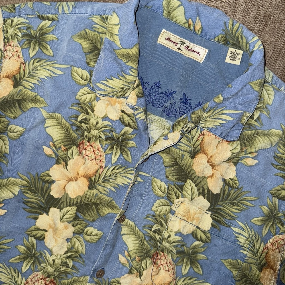 Tommy Bahama 100% Silk Camp Shirt Colorful Floral Pineapples Mens L Short Sleeve
